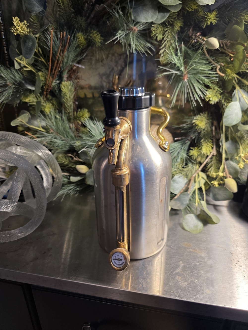 Growler Werks 64oz Stainless Steel Beverage Growler with Gold Tap